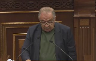Агван Варданян назвал Арама Вардеваняна другом: политический скандал в Давташене
