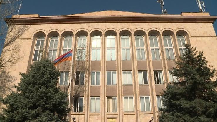 Здание Конституционного суда Армении в Ереване, Давташен