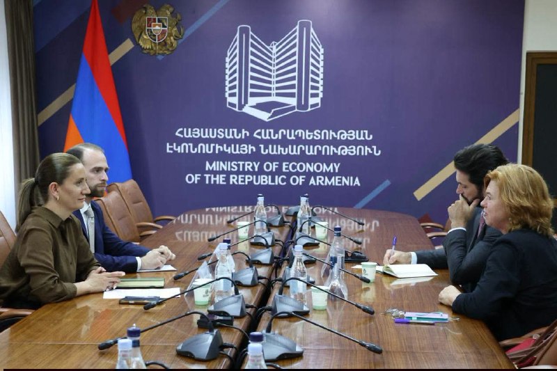 Делегация Нидерландов обсудила в Ереване расширение экспорта армянских сухофруктов в Бенилюкс