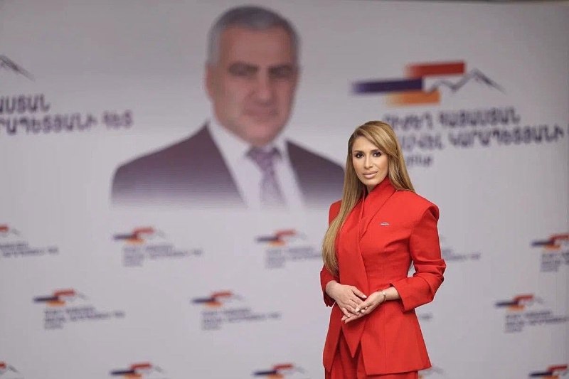Гоар Мелоян, кандидат от блока «Сильная Армения», на заседании в Давташене