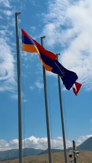 Никол Пашинян на строительстве Ведийского водохранилища в Араратской долине