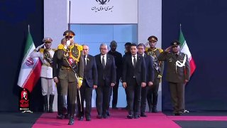 Премьер-министр Армении Никол Пашинян у тела лидера Исламской революции в Тегеране