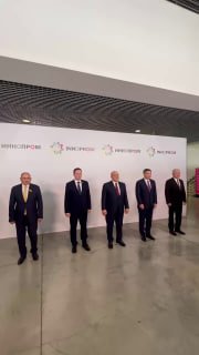 Никол Пашинян осматривает павильоны выставки «Иннопром-2026» в Екатеринбурге
