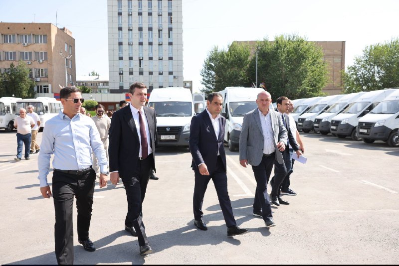 Давит Худатян оценил новые автобусы единой маршрутной сети Араратской области