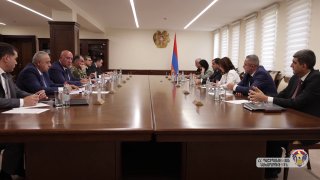 В Минобороны Армении обсудили борьбу с самоубийствами и неуставными отношениями в ВС