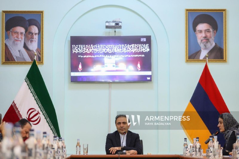Премьер-министр Армении Никол Пашинян на церемонии прощания с верховным лидером Ирана аятоллой Али Хаменеи в Тегеране