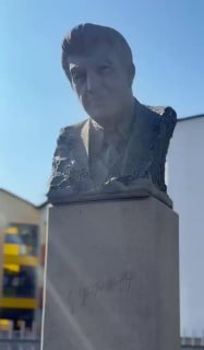 Выборы в Давташене: Пашинян посетил школу №139 имени Демирчяна