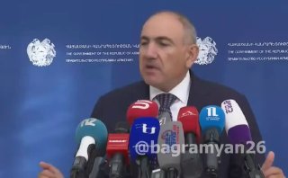 Премьер-министр Армении Никол Пашинян выступает с заявлением о железных дорогах, Давташен