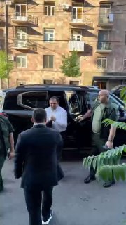 Сурен Папикян на встрече с молодёжной организацией «Гражданского договора» в Давташене