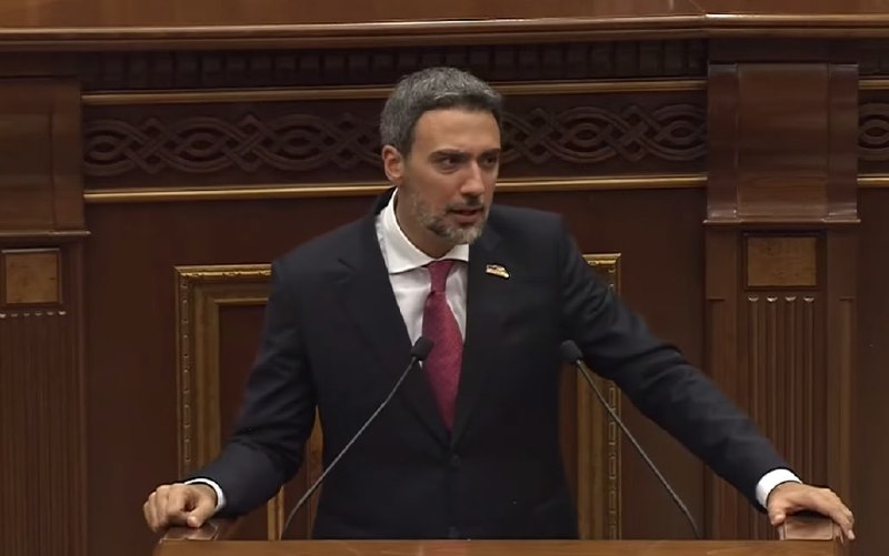 В парламенте Армении заметили легендарного актера вестернов «Арменфильма»