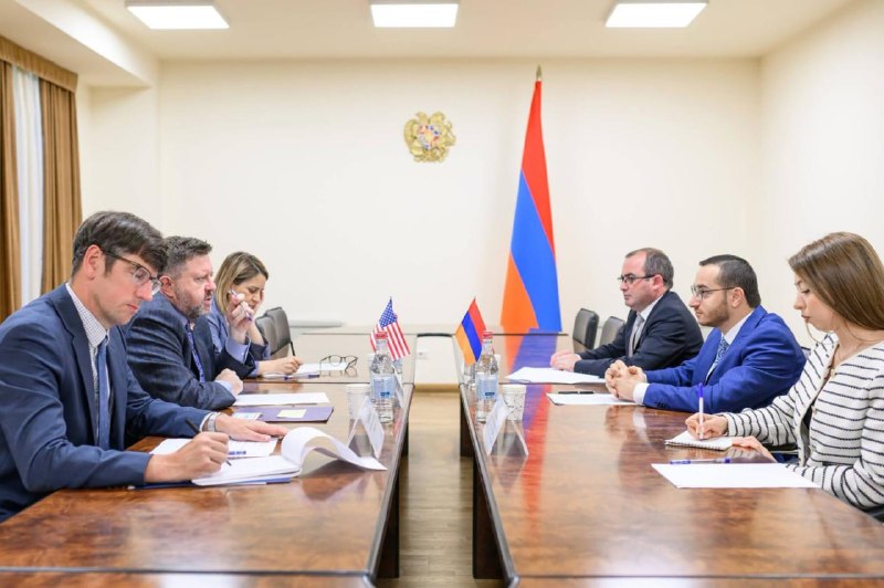 Встреча министра Мхитара Айрапетяна с Дэвидом Алленом в Ереване