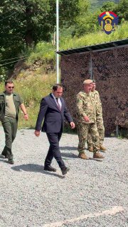 Министр обороны Сурен Папикян на встрече с участниками сборов в Давташене