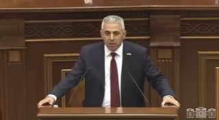 Минута молчания в парламенте Армении вызвала скандал: оппозиция и правящая партия разошлись во мнениях