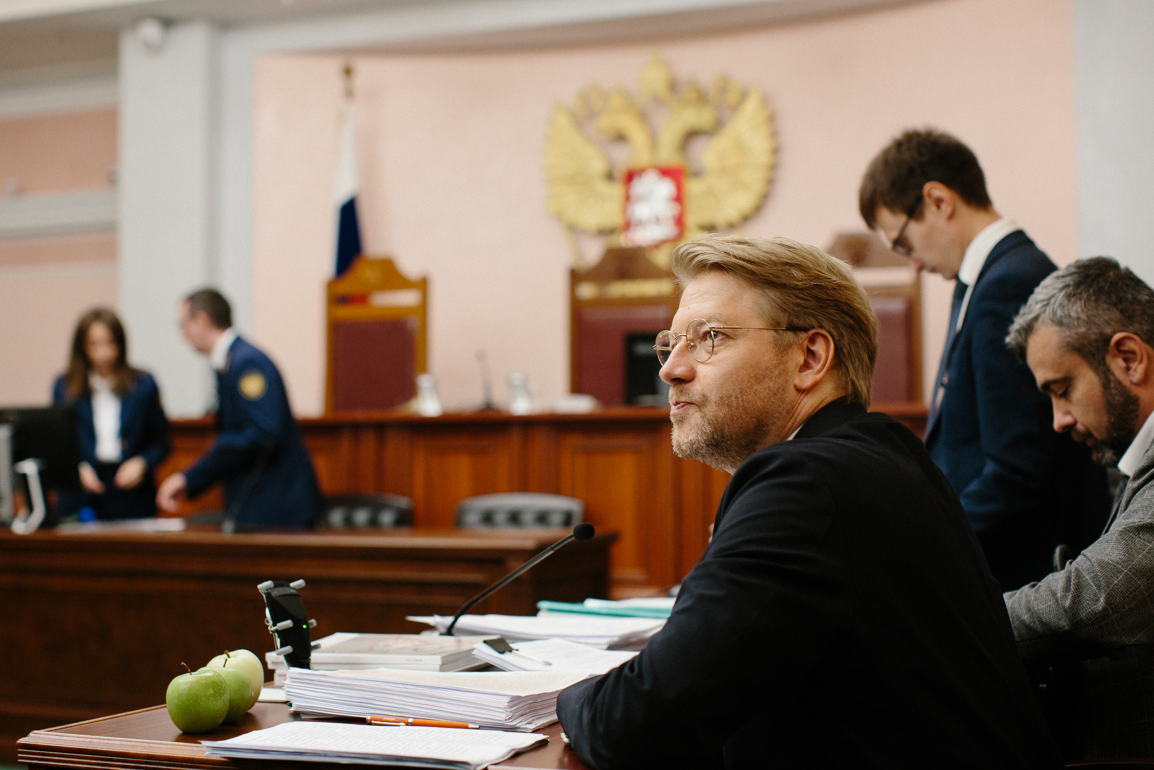 В Давташене обсуждают запрет антивоенной партии в России на выборах