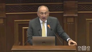 Пашинян о революции и мандатах: заявление премьера Армении в контексте Давташена
