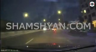 Упавшее дерево на дороге в Давташене, Ереван