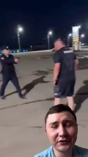 Оскорбил полицейского и оказался в трусах перед камерой: скандал с задержанным в России