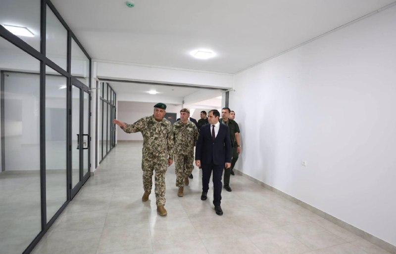 Министр обороны Сурен Папикян на открытии корпуса штаба учебного центра в Давташене
