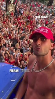 Дональд Трамп и флаги США и Испании
