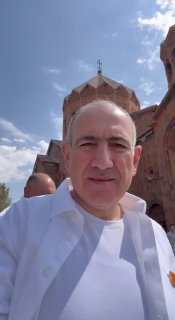 Премьер Армении Пашинян посетил богослужение в церкви Сурб Ованнес в Арташате