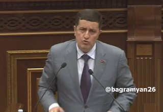 Давид Казинян устранил «жучок» в микрофоне парламента: заседание транслировалось в прямом эфире