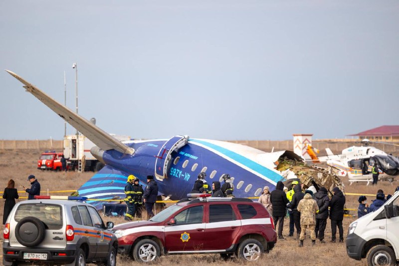 Самолет Azerbaijan Airlines в аэропорту Баку