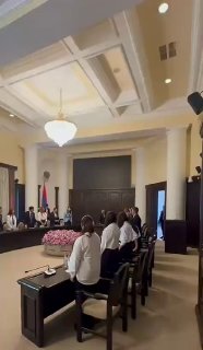 Пашинян встретился со студентами-спасателями в преддверии Дня спасателя в Ереване