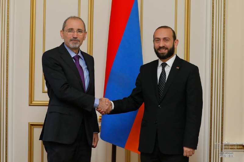 Глава МИД Иордании поздравил Арарата Мирзояна с переназначением