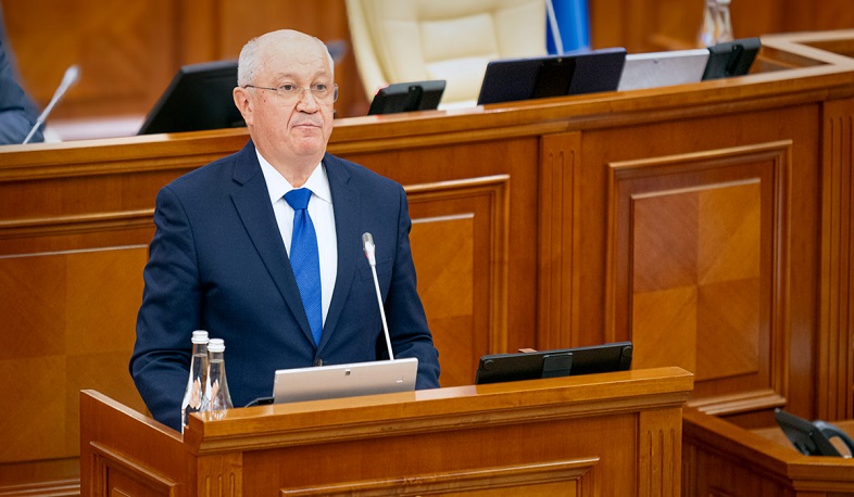 Премьер-министр Молдовы Дорин Мунтяну на пресс-конференции